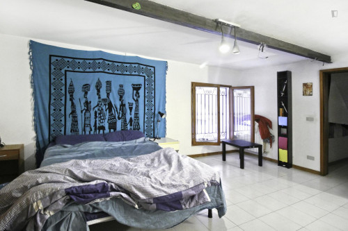 Charismatic double bedroom close to Università degli Studi di Bologna - Dipartimento di Musica e Spettacolo.