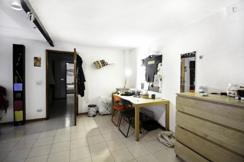 Charismatic double bedroom close to Università degli Studi di Bologna - Dipartimento di Musica e Spettacolo.