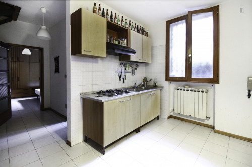 Charismatic double bedroom close to Università degli Studi di Bologna - Dipartimento di Musica e Spettacolo.