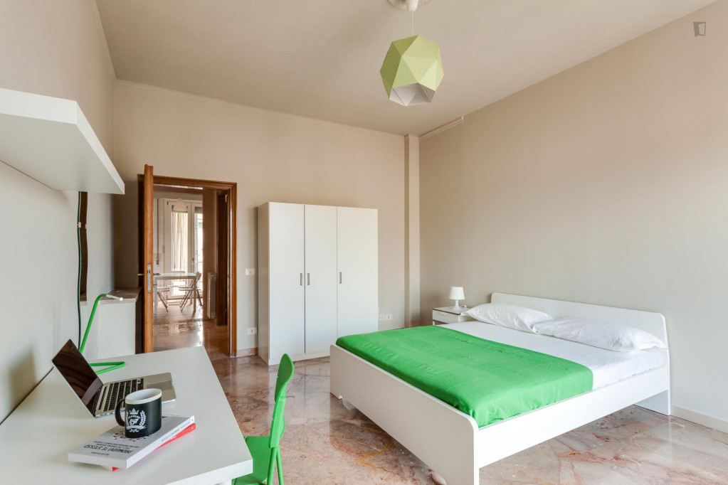 Charismatic double bedroom near Piazza Della Libertà