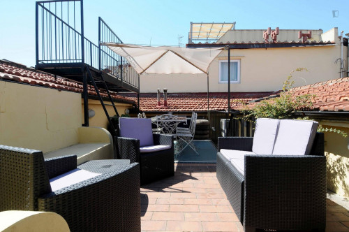 Fine twin ensuite bedroom near Polimoda International Institute of Fashion Design & Marketing