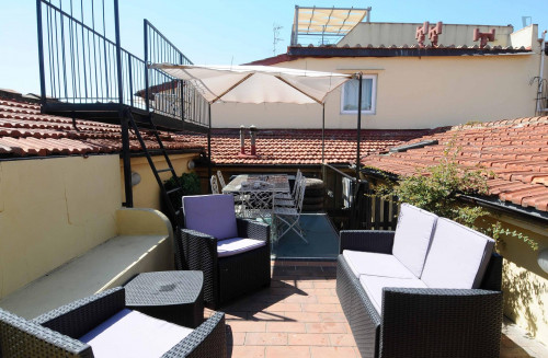 Fine twin ensuite bedroom near Polimoda International Institute of Fashion Design & Marketing