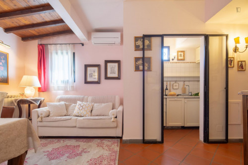 Pleasant two-bedroom apartment next to the university - Gallery - 6