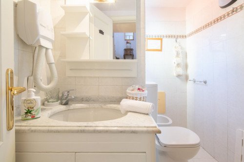 Pleasant two-bedroom apartment next to the university - Gallery - 19