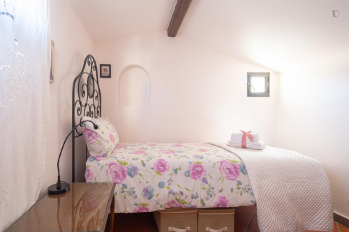 Pleasant two-bedroom apartment next to the university - Gallery - 16