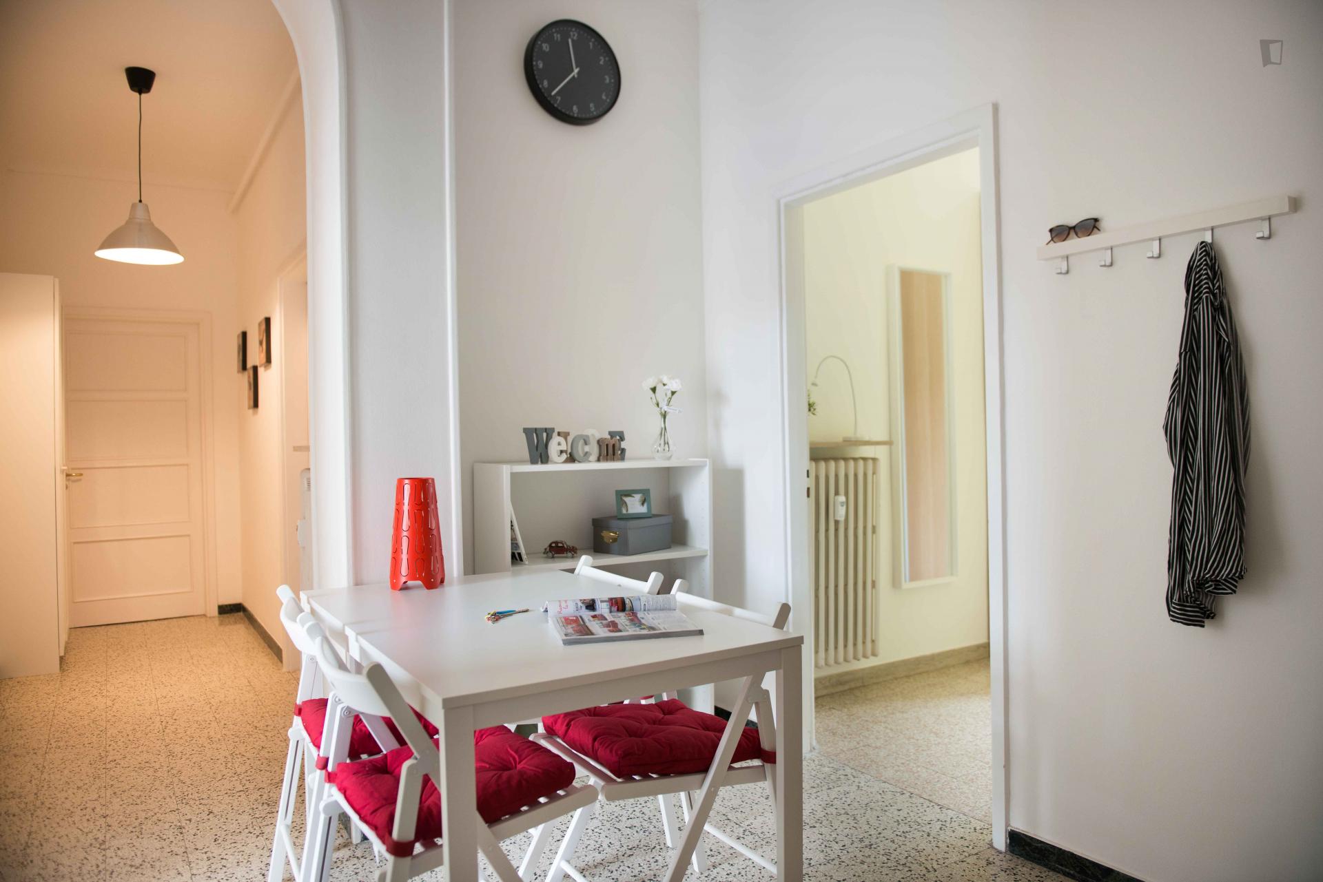 Luminous double bedroom in Nizza Millefonti