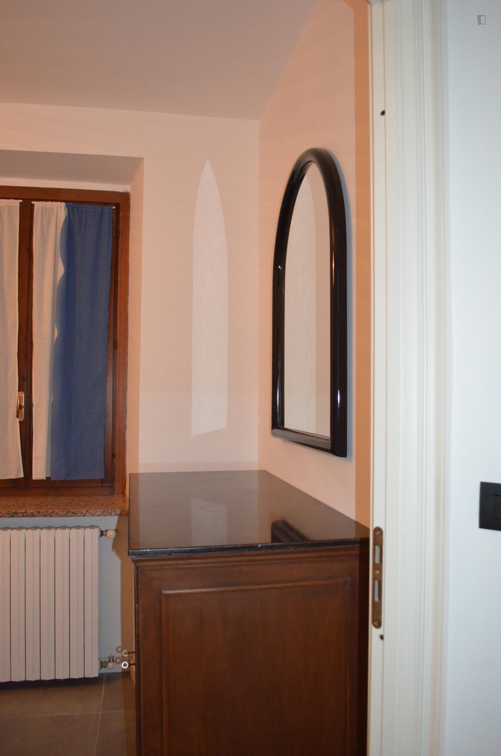 Spacious 2-bedroom apartment close to Porta Palatina