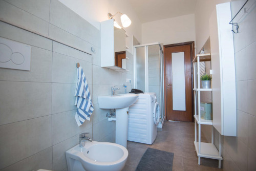 Stunning double bedroom in Turin - Gallery - 9