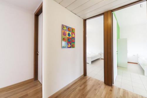 Spacious double bedroom in a 5-bedroom flat, near Università Novoli