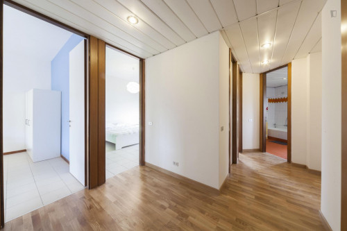 Spacious double bedroom in a 5-bedroom flat, near Università Novoli