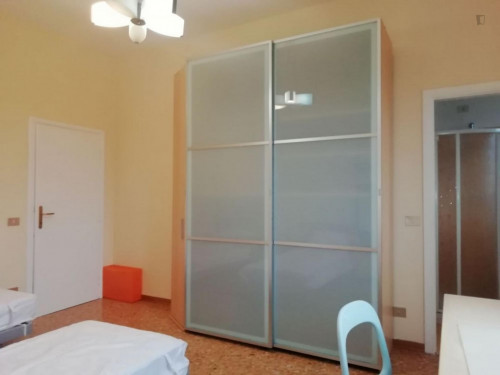 Bed in a flat close to Polimoda