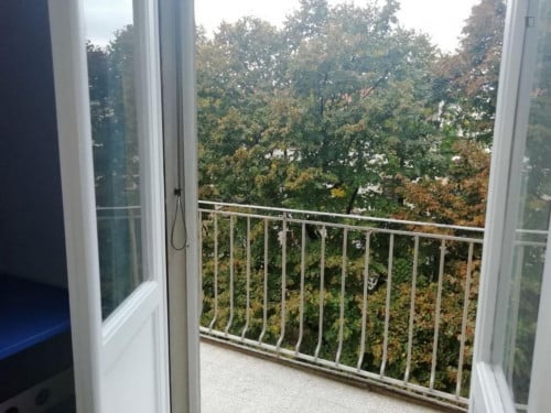 Large bedroom near POLIMODA