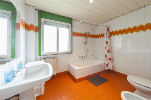 Colourful double bedroom in proximity of Università degli Studi di Firenze - Gallery - 10