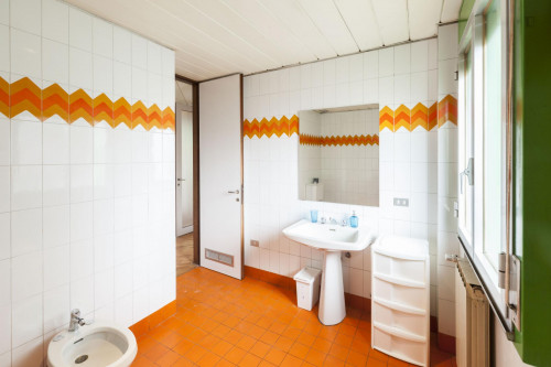 Colourful double bedroom in proximity of Università degli Studi di Firenze - Gallery - 8