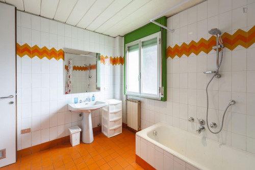Colourful double bedroom in proximity of Università degli Studi di Firenze - Gallery - 9