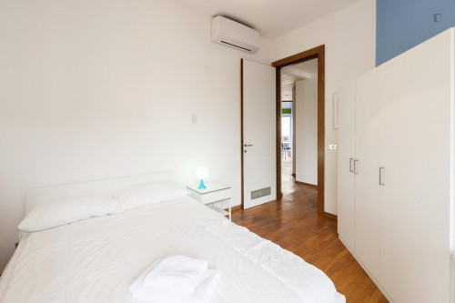 Colourful double bedroom in proximity of Università degli Studi di Firenze