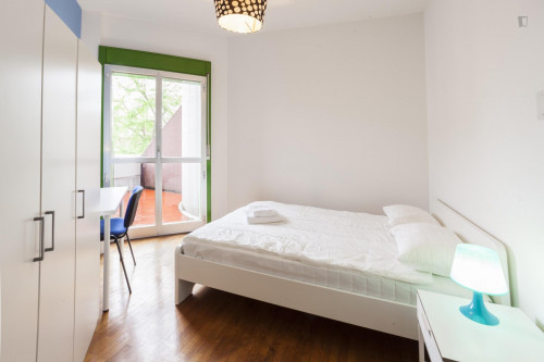 Colourful double bedroom in proximity of Università degli Studi di Firenze