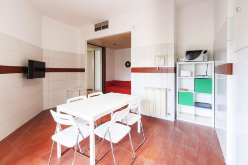 Colourful double bedroom in proximity of Università degli Studi di Firenze - Gallery - 17