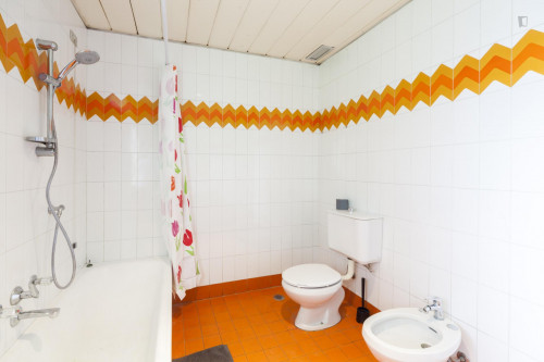 Colourful double bedroom in proximity of Università degli Studi di Firenze - Gallery - 7