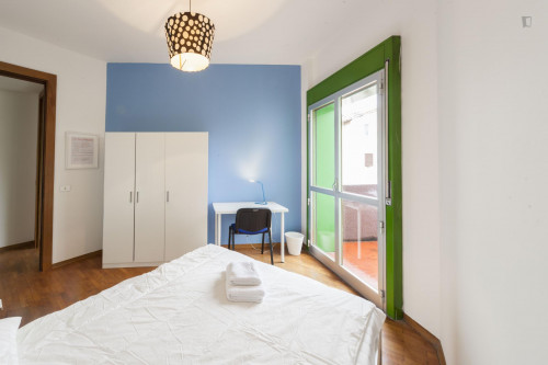 Colourful double bedroom in proximity of Università degli Studi di Firenze