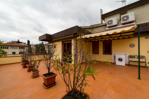 Bright double bedroom with balcony close to Giardino Della Gherardesca - Gallery - 6