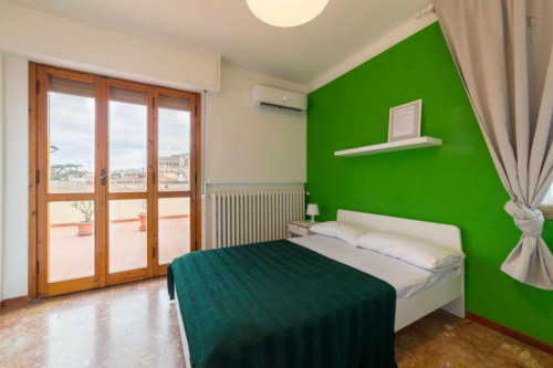 Bright double bedroom with balcony close to Giardino Della Gherardesca - Gallery - 20