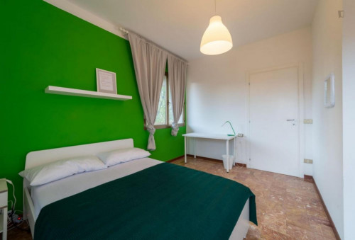 Bright double bedroom with balcony close to Giardino Della Gherardesca
