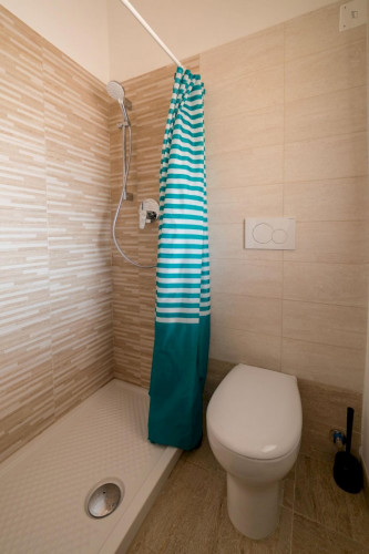 Bright double bedroom with balcony close to Giardino Della Gherardesca - Gallery - 9