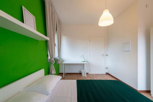 Bright double bedroom with balcony close to Giardino Della Gherardesca