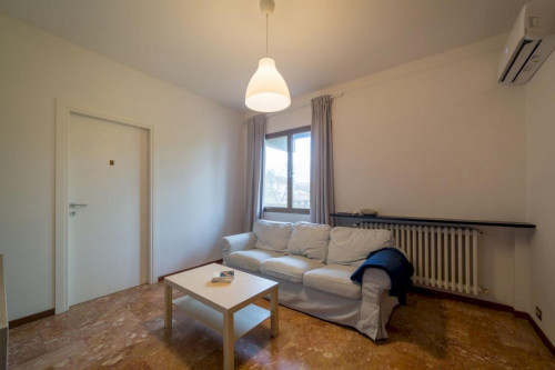 Bright double bedroom with balcony close to Giardino Della Gherardesca - Gallery - 17