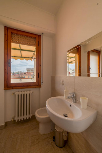 Bright double bedroom with balcony close to Giardino Della Gherardesca - Gallery - 10