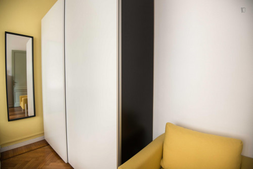 Cosy double bedroom in Turin