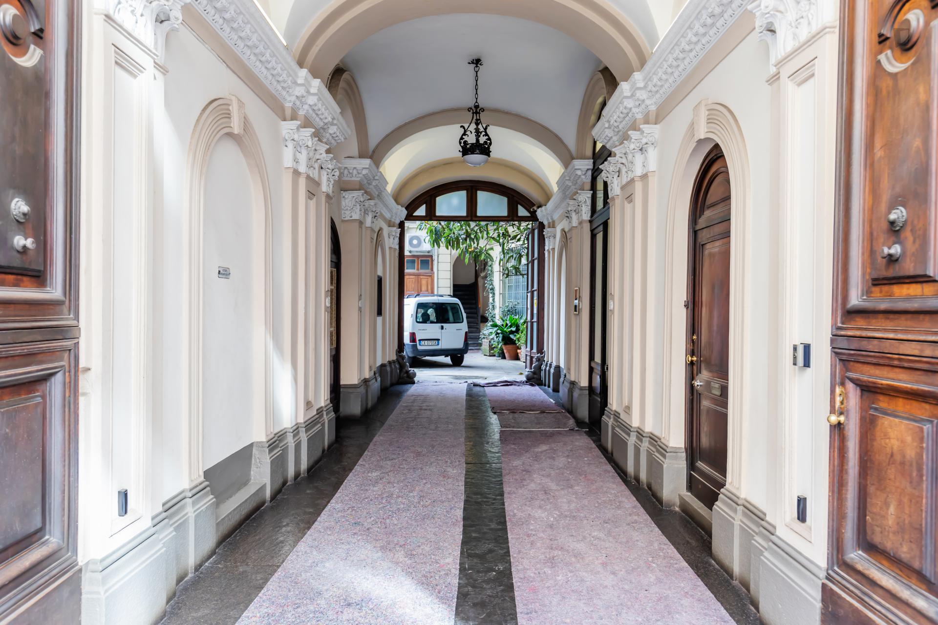Spacious double bedroom next to the Re Umberto metro station