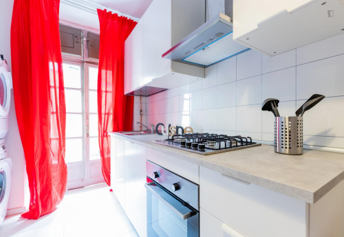 Spacious double bedroom next to the Re Umberto metro station - Gallery - 6