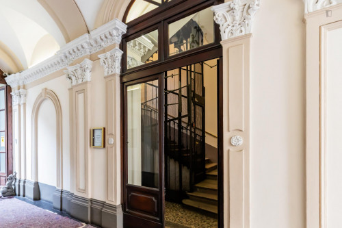 Spacious double bedroom next to the Re Umberto metro station - Gallery - 5