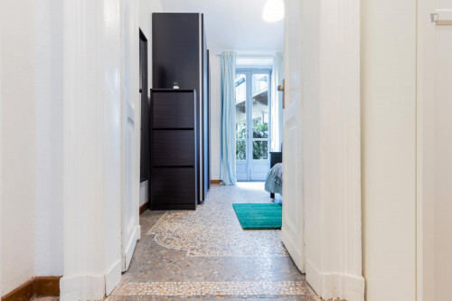 Spacious double bedroom next to the Re Umberto metro station - Gallery - 4