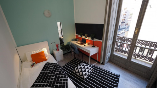  Well-Lit Single Bedroom In The Centro Neighbourhood  -  Well-lit single bedroom in the Centro neighbourhood  - Gallery -  1