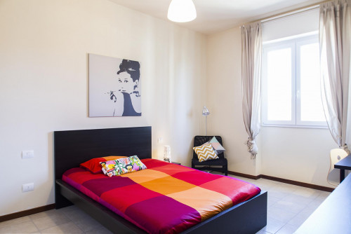 Spacious double bedroom in Crocetta
