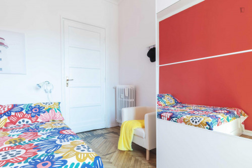 Spacious double bedroom in Crocetta