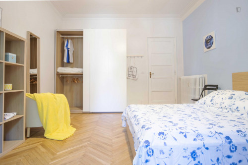 Spacious Double Bedroom In Crocetta - 2
