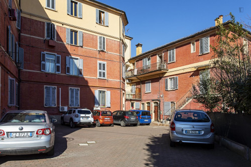 Nice single bedroom with private bathroom close to city centre