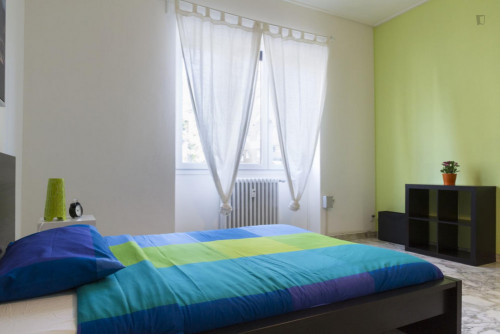 Bright double bedroom in Turin