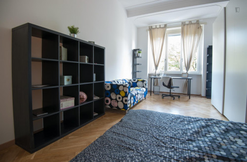 Great Looking Double Bedroom In Crocetta - 1