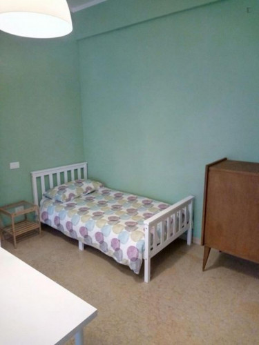 Single Bed in Cozy Twin Bedroom in Novoli - Gallery - 14