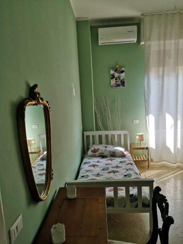 Single Bed in Cozy Twin Bedroom in Novoli - Gallery - 10