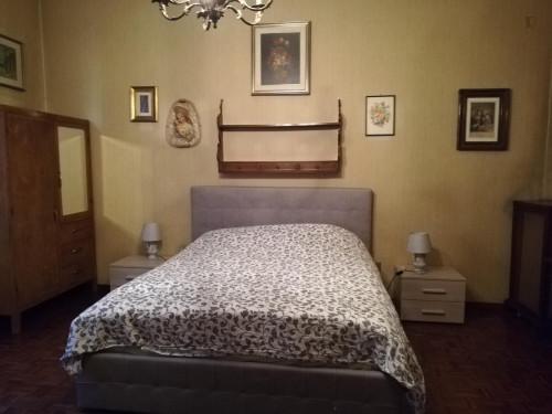 Double bedroom in a 4-bedroom apartment near Parco della Montagnola