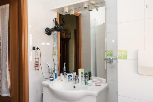 Cute single bedroom in a 3-bedroom apartment in Borgo San Paolo - Gallery - 11