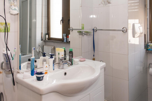Cute single bedroom in a 3-bedroom apartment in Borgo San Paolo - Gallery - 9