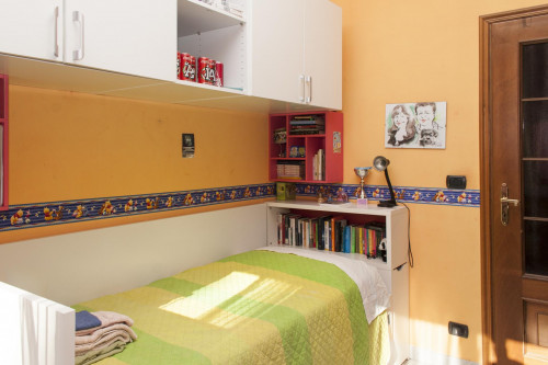  Beautiful Double Bedroom In A 3-Bedroom Apartment In Borgo San Paolo  -  Cute single bedroom in a 3-bedroom apartment in Borgo San Paolo  - Gallery -  2
