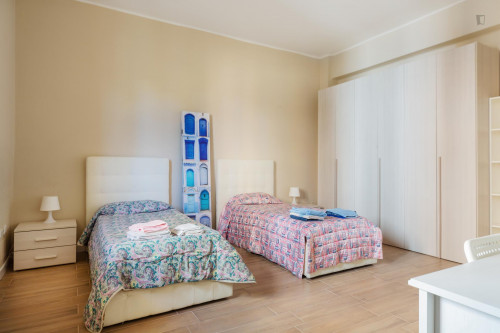 Bed in a twin bedroom, close to the Rimesse train station - Gallery - 5